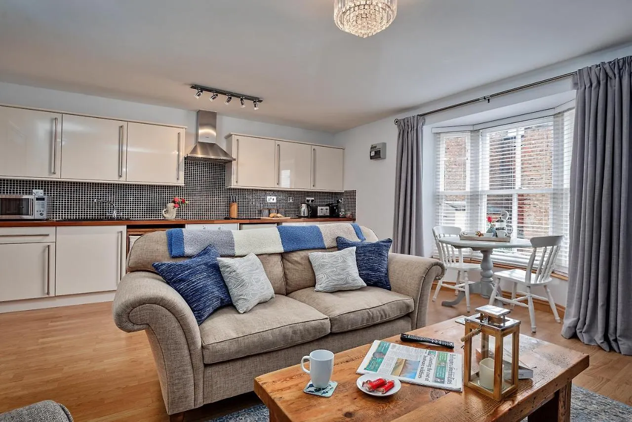 Finest Retreats - Oystercatcher Whitby 0*,  Regno Unito