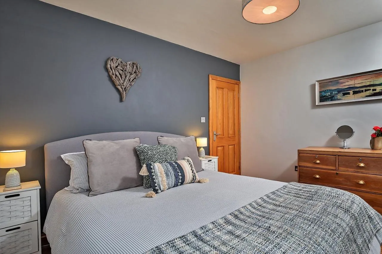 Finest Retreats - Oystercatcher Whitby 0*,