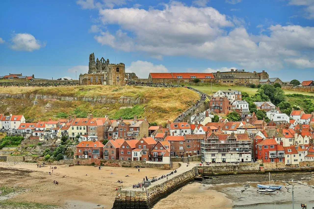 Finest Retreats - Oystercatcher Whitby
